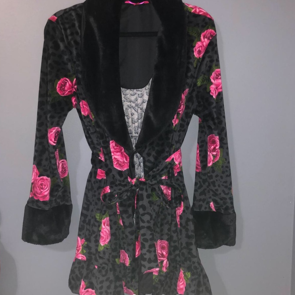 Betsey Johnson Robe